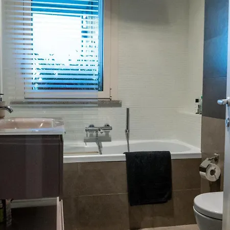 Апартаменты Elegant Panoramic With Jacuzzi *